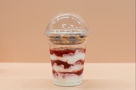 Гранола с клубникой