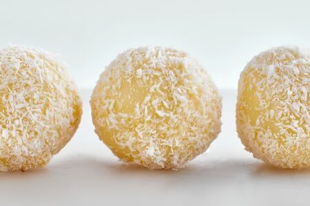 Конфета Кокосовый трюфель