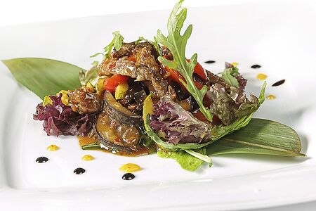 Салат теплый по-азиатски с говядиной