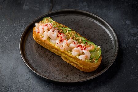 Хот-дог с креветками