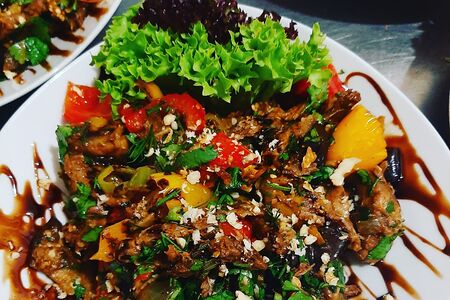 Теплый салат с говядиной