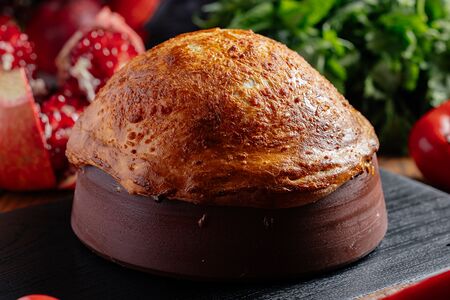 Чакондрили из говядины с тархуном и сезонной ягодой