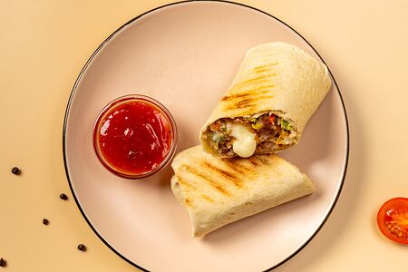 Ролл со свининой