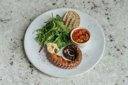 Марокканский осьминог с томатами