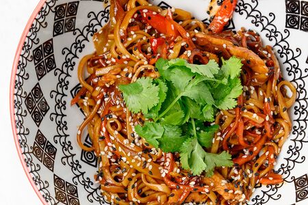 Тайская лапша удон с курицей