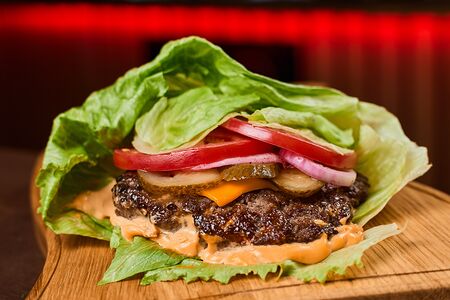 Салатный Бургер 