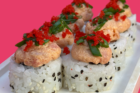 Ролл с тартаром из тунца