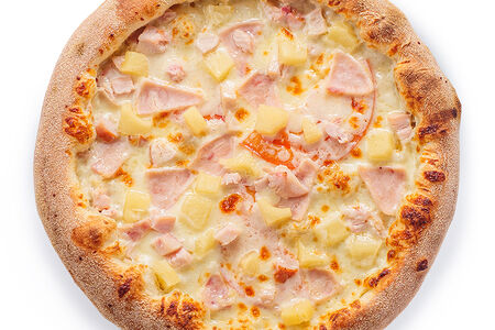 Пицца с курицей и ананасами