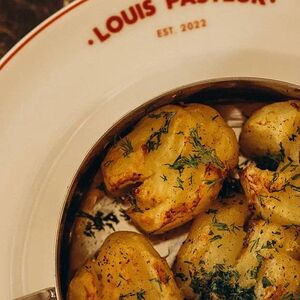 Молодой картофель с укропом 