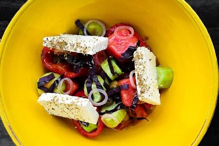 Греческий салат с арбузом