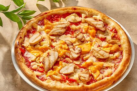 Пицца с курицей и ананасом