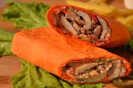 Шаурма Гигант с курицей в сырном лаваше
