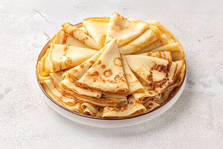 Большая порция блинчиков домашних