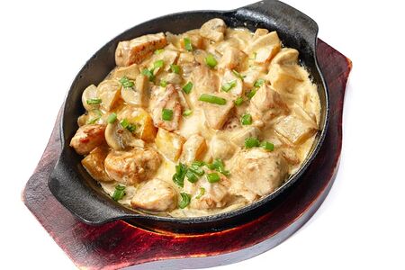 Курица с грибами в сливочном соусе