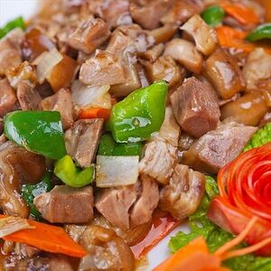 Рулька резаная, обжаренная в соевом соусе