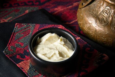 Сметана с чесноком