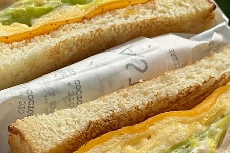 Сэндвич на бриошь с куриным филе