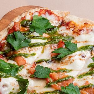 Пицца Томаты и домашняя моцарелла