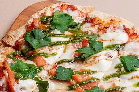 Пицца Томаты и домашняя моцарелла