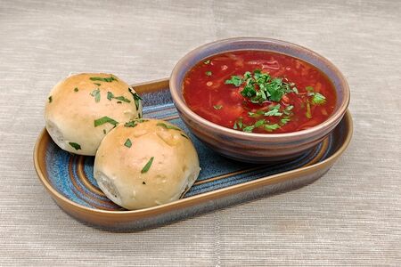 Борщ с говядиной и пампушками