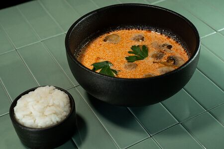 Том ям с курицей