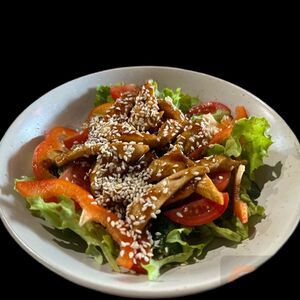 Салат с курицей терияки