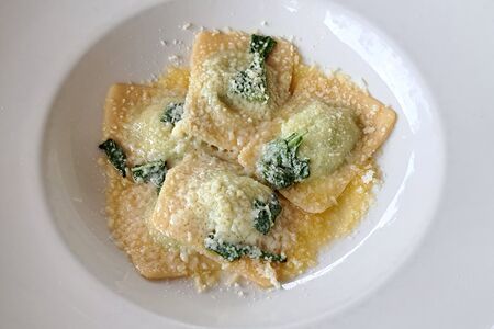 Равиоли со шпинатом и рикоттой
