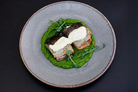 Филе форели на подушке из зеленого горошка 