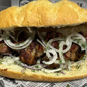 Шашлык свиной в батоне с луком и зеленью