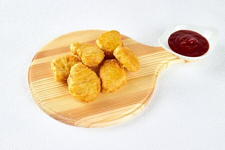 Наггетсы и соус на выбор