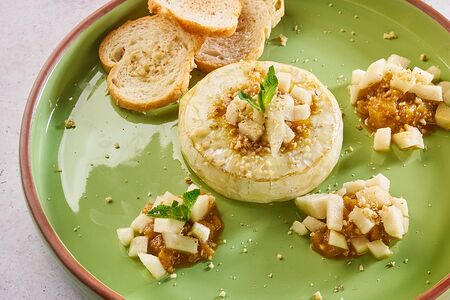 Камамбер с чатни