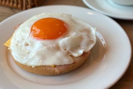 Крок-мадам с беконом