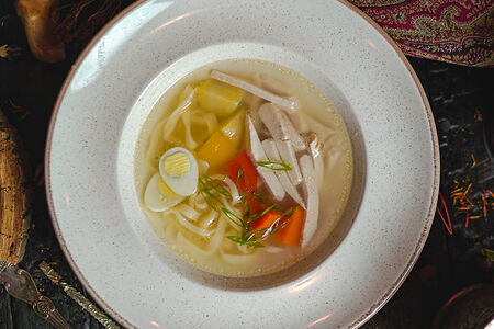 Суп куриный с домашней лапшой