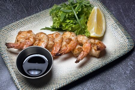 Креветки на мангале