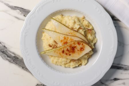 Пшенная каша, груша, горгонзола