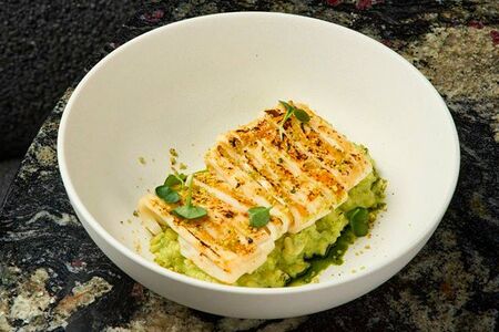 Кальмар с зеленым ризотто