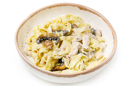 Паста с курицей и грибами