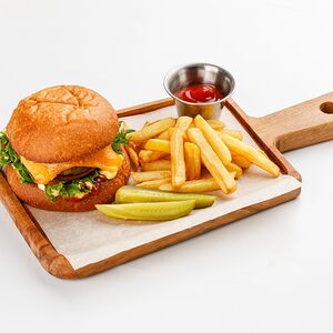 Бургер с котлетой из мраморной говядины