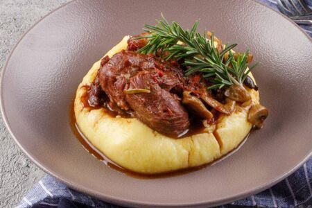 Томленая говядина с пюре