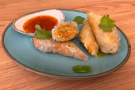 Спринг ролл с курицей и овощами