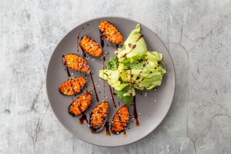 Мидии беломорские с миксом салата