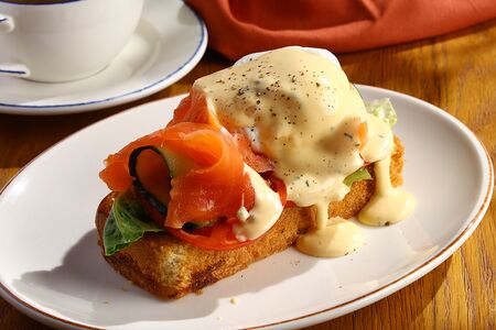 Бенедикт с форелью