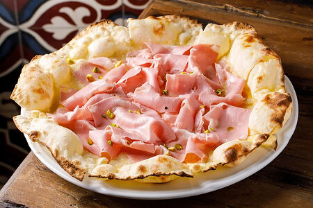 Pizza Romano Croccante Мортаделла