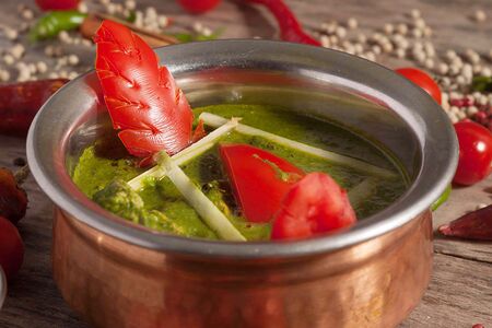 Панир Масала в шпинатном карри соусе