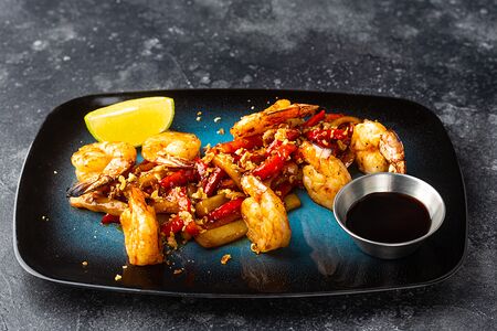 Тигровые креветки на углях