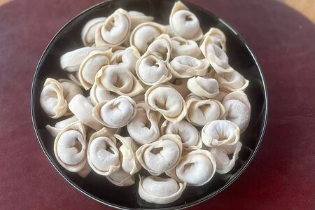 Пельмени ручной лепки (полуфабрикат)