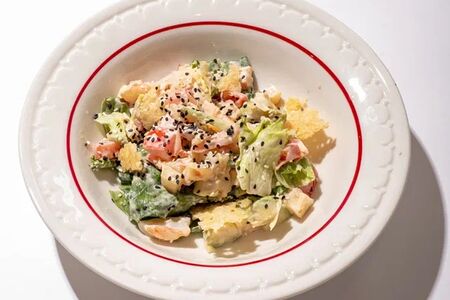 Салат с креветками и авокадо