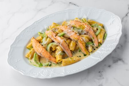 Паста с форелью и цукини в сливочном соусе