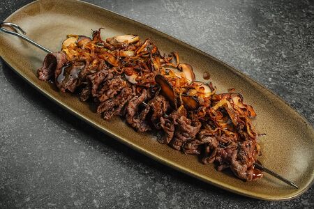 Стейк трай-тип с грибами