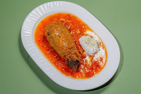 Хрустящий баклажан с томатами из печи и молодым сыром